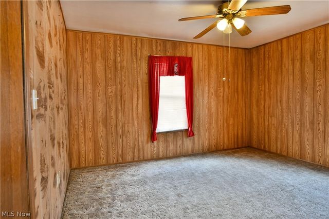 211 E Wilson Avenue, Girard, OH 44420