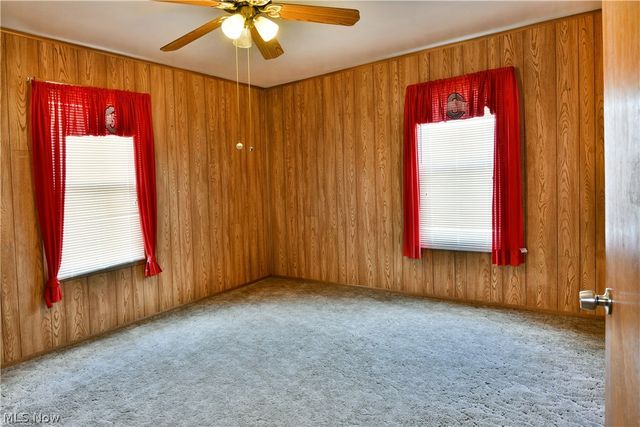 211 E Wilson Avenue, Girard, OH 44420