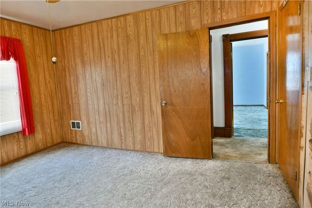 211 E Wilson Avenue, Girard, OH 44420
