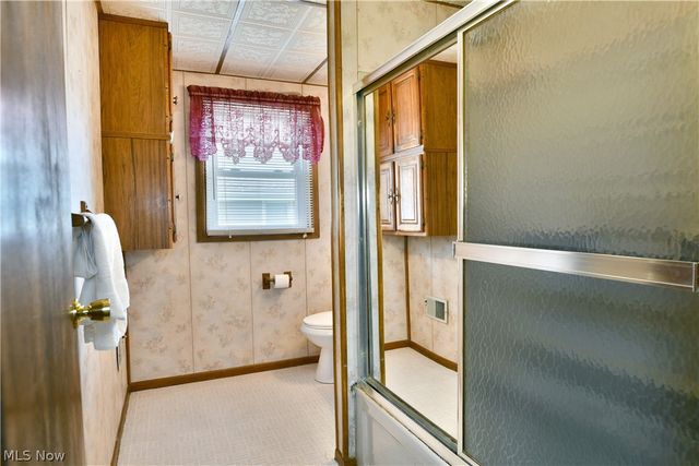 211 E Wilson Avenue, Girard, OH 44420