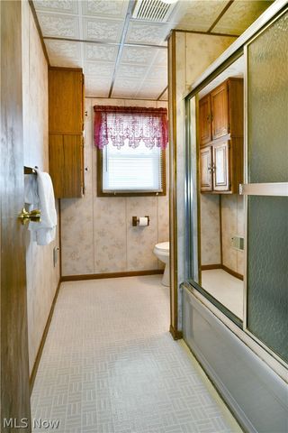 211 E Wilson Avenue, Girard, OH 44420
