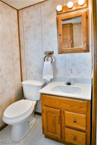 211 E Wilson Avenue, Girard, OH 44420