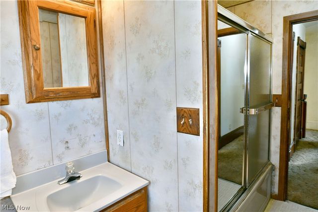 211 E Wilson Avenue, Girard, OH 44420