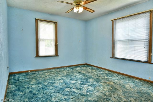 211 E Wilson Avenue, Girard, OH 44420