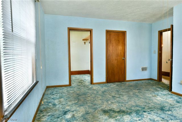 211 E Wilson Avenue, Girard, OH 44420