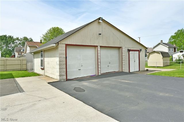 211 E Wilson Avenue, Girard, OH 44420