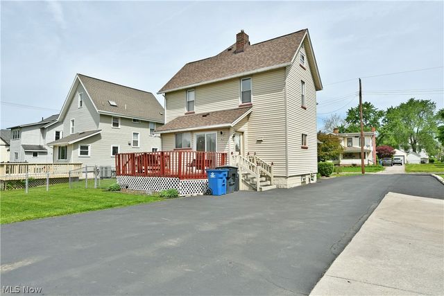 211 E Wilson Avenue, Girard, OH 44420