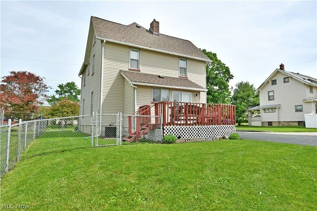 211 E Wilson Avenue, Girard, OH 44420