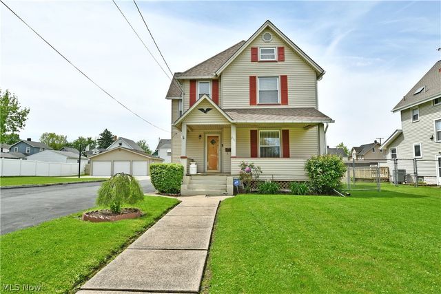 211 E Wilson Avenue, Girard, OH 44420