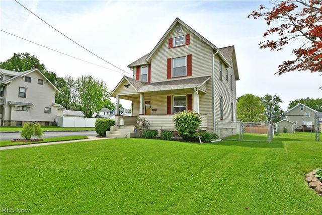 211 E Wilson Avenue, Girard, OH 44420