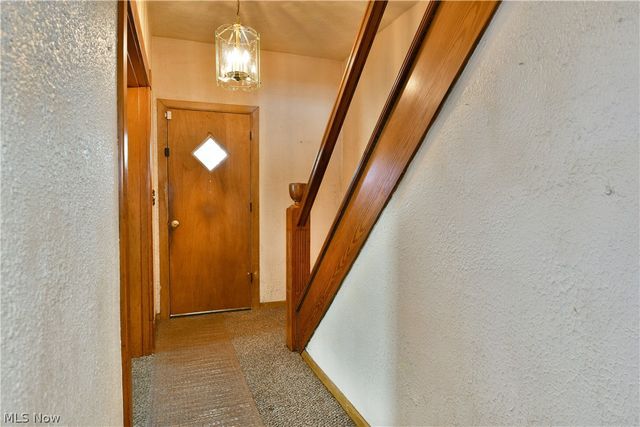 211 E Wilson Avenue, Girard, OH 44420