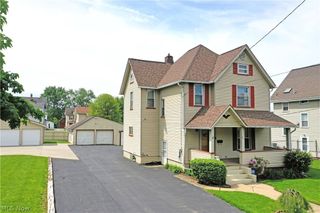 211 E Wilson Avenue, Girard, OH 44420