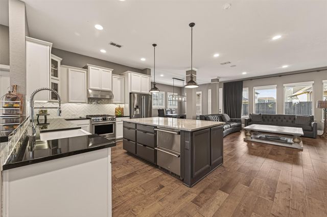 718 Sundance Glen Way, Richmond, TX 77406