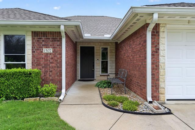 1507 E Johnson ST, Burnet, TX 78611
