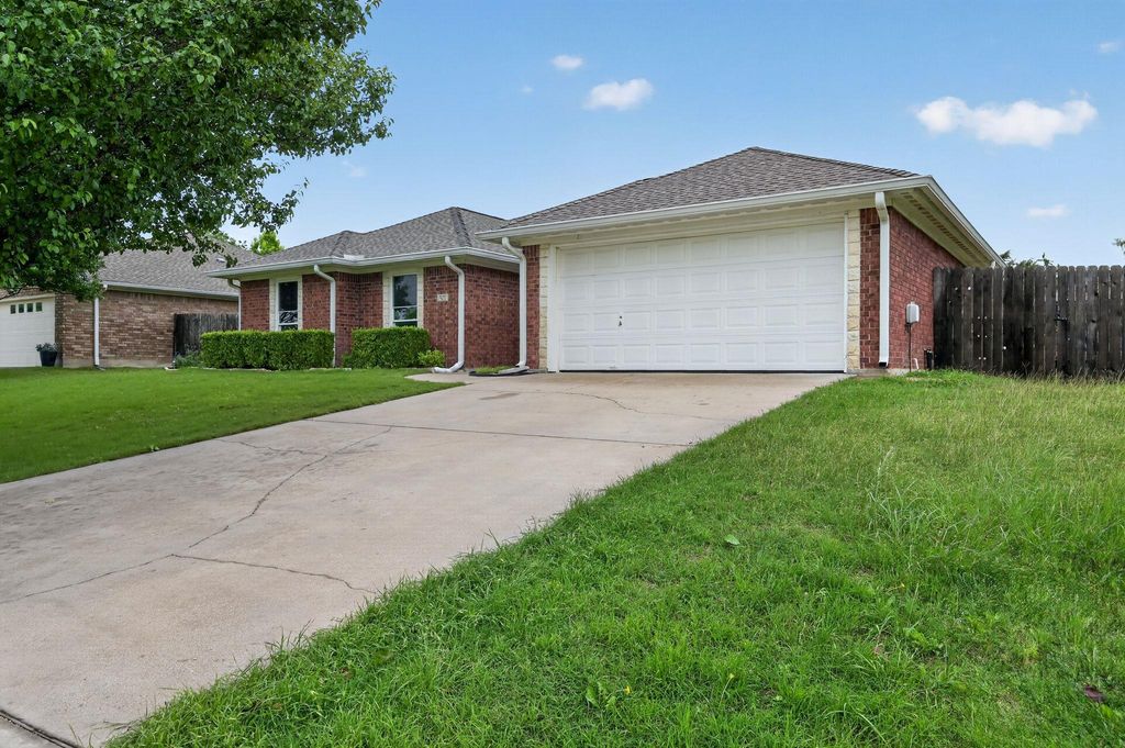 1507 E Johnson ST, Burnet, TX 78611