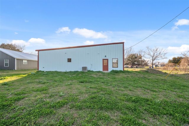 83 Elizabeth Drive, Bay City, TX 77414