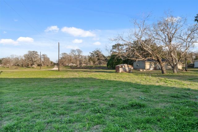 83 Elizabeth Drive, Bay City, TX 77414