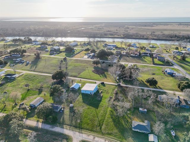 83 Elizabeth Drive, Bay City, TX 77414