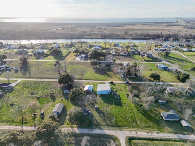 83 Elizabeth Drive, Bay City, TX 77414