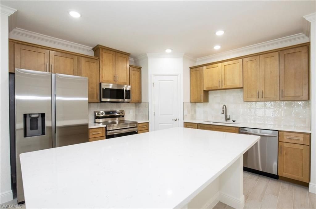 10532 Fountain Palm CIR, BOKEELIA, FL 33922 — photo 4