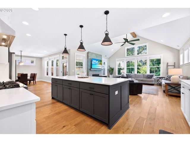 1751 BUSE St, West Linn, OR 97068