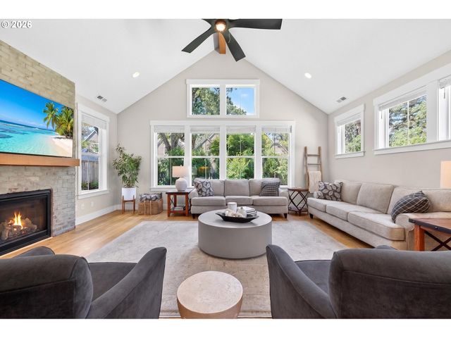 1751 BUSE St, West Linn, OR 97068