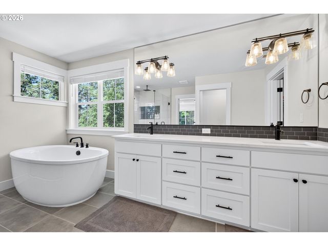 1751 BUSE St, West Linn, OR 97068