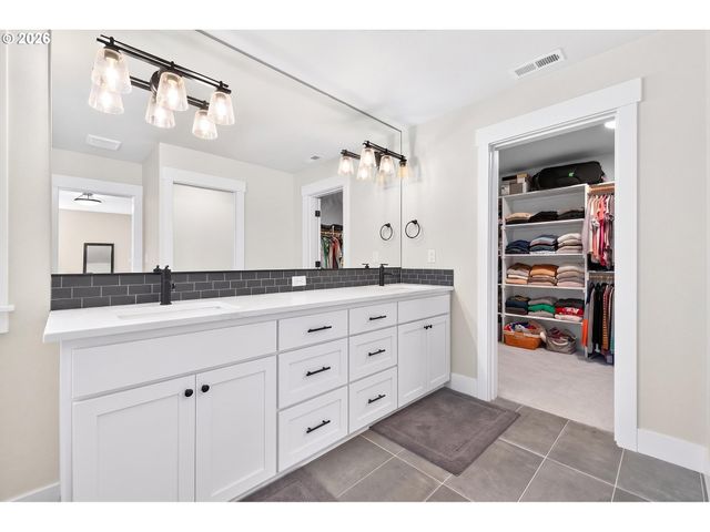 1751 BUSE St, West Linn, OR 97068