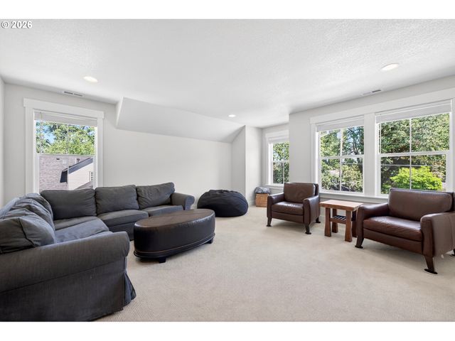 1751 BUSE St, West Linn, OR 97068