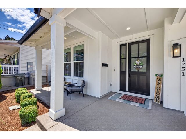 1751 BUSE St, West Linn, OR 97068