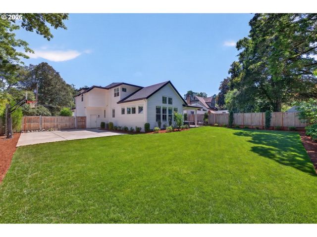 1751 BUSE St, West Linn, OR 97068