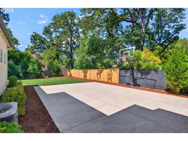 1751 BUSE St, West Linn, OR 97068