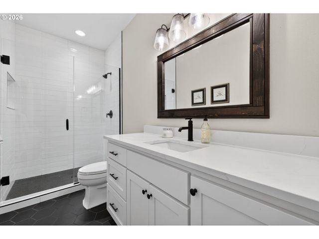 1751 BUSE St, West Linn, OR 97068