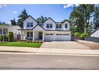 1751 BUSE St, West Linn, OR 97068