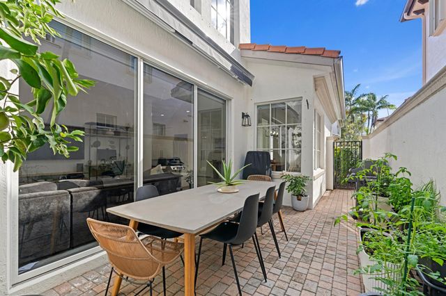 30 Stoney Drive, Palm Beach Gardens, FL 33410