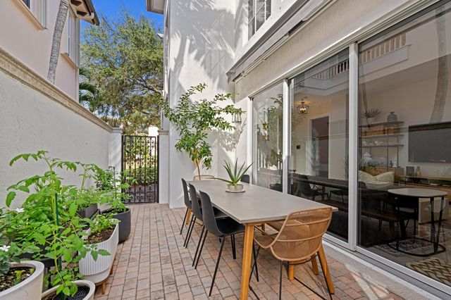 30 Stoney Drive, Palm Beach Gardens, FL 33410