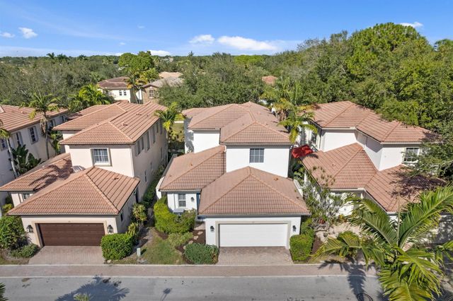 30 Stoney Drive, Palm Beach Gardens, FL 33410