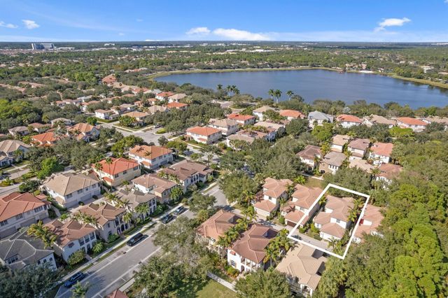 30 Stoney Drive, Palm Beach Gardens, FL 33410