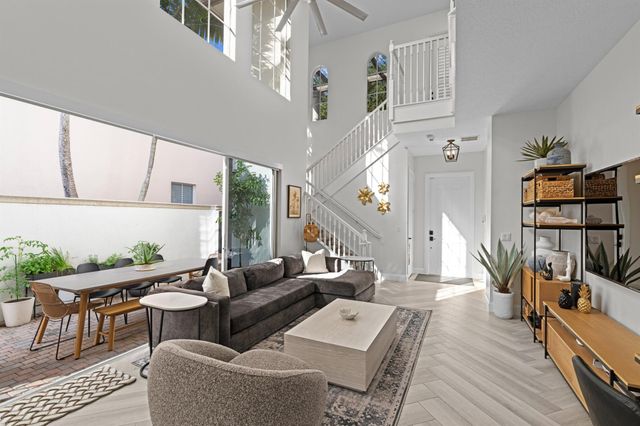 30 Stoney Drive, Palm Beach Gardens, FL 33410