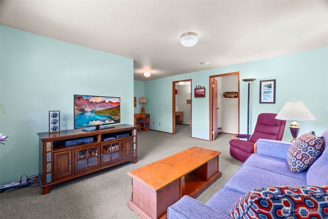 7043 Monaco Drive SE, Tumwater, WA 98501