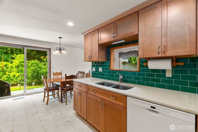 7043 Monaco Drive SE, Tumwater, WA 98501