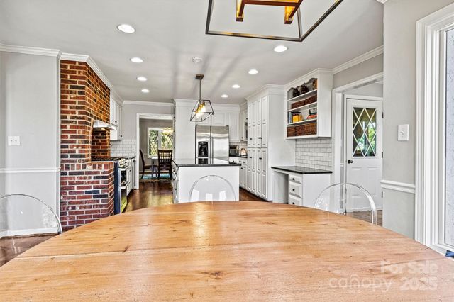 476 44th Avenue Drive NW, Hickory, NC 28601