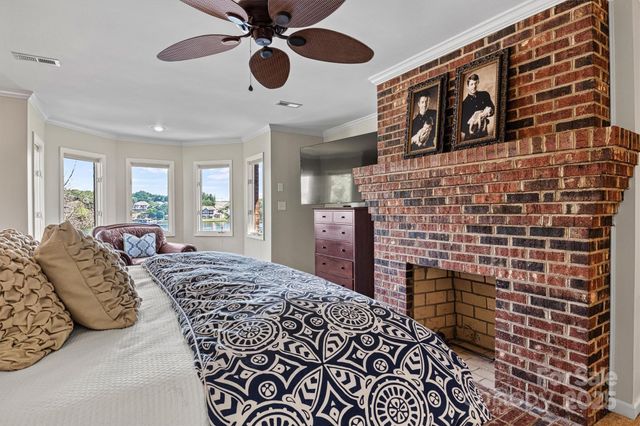 476 44th Avenue Drive NW, Hickory, NC 28601