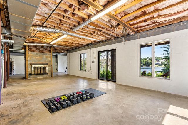 476 44th Avenue Drive NW, Hickory, NC 28601