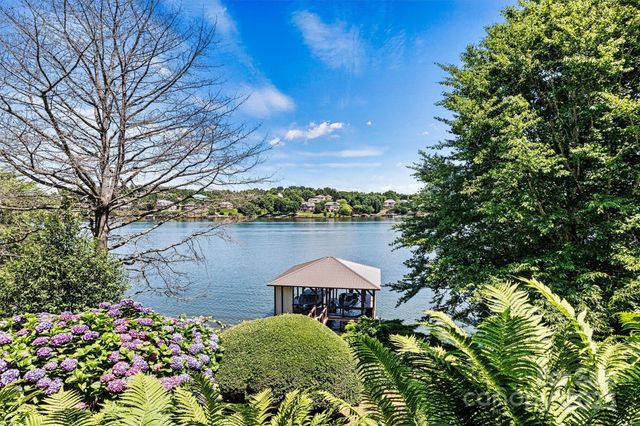 476 44th Avenue Drive NW, Hickory, NC 28601