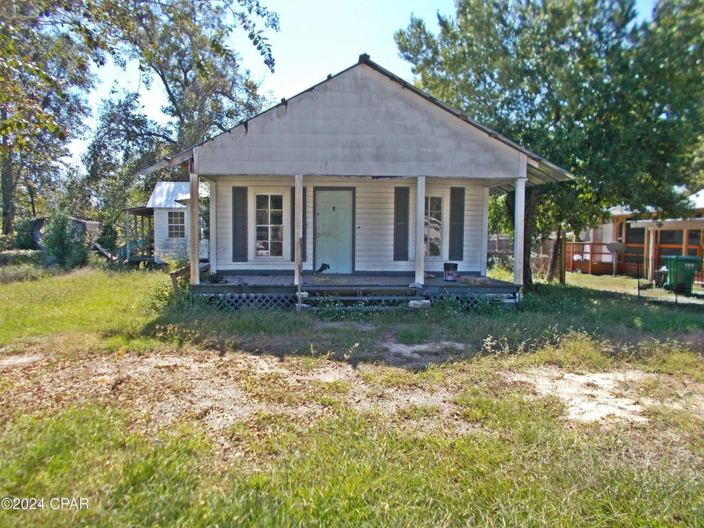 7949 Old Spanish Trail, Sneads, FL 32460