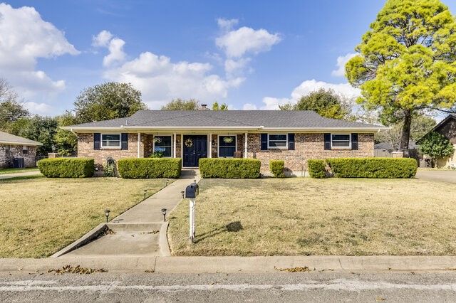 1208 Cindy Lane, Cleburne, TX 76033