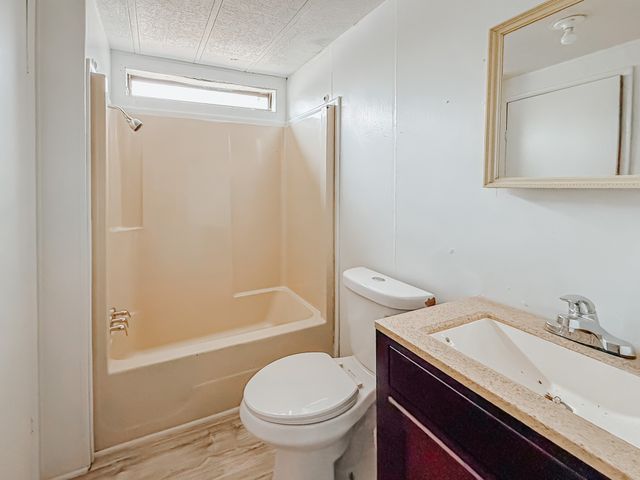 17340 County Road 3321, Frost, TX 76641