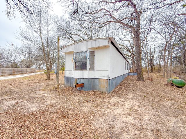 17340 County Road 3321, Frost, TX 76641