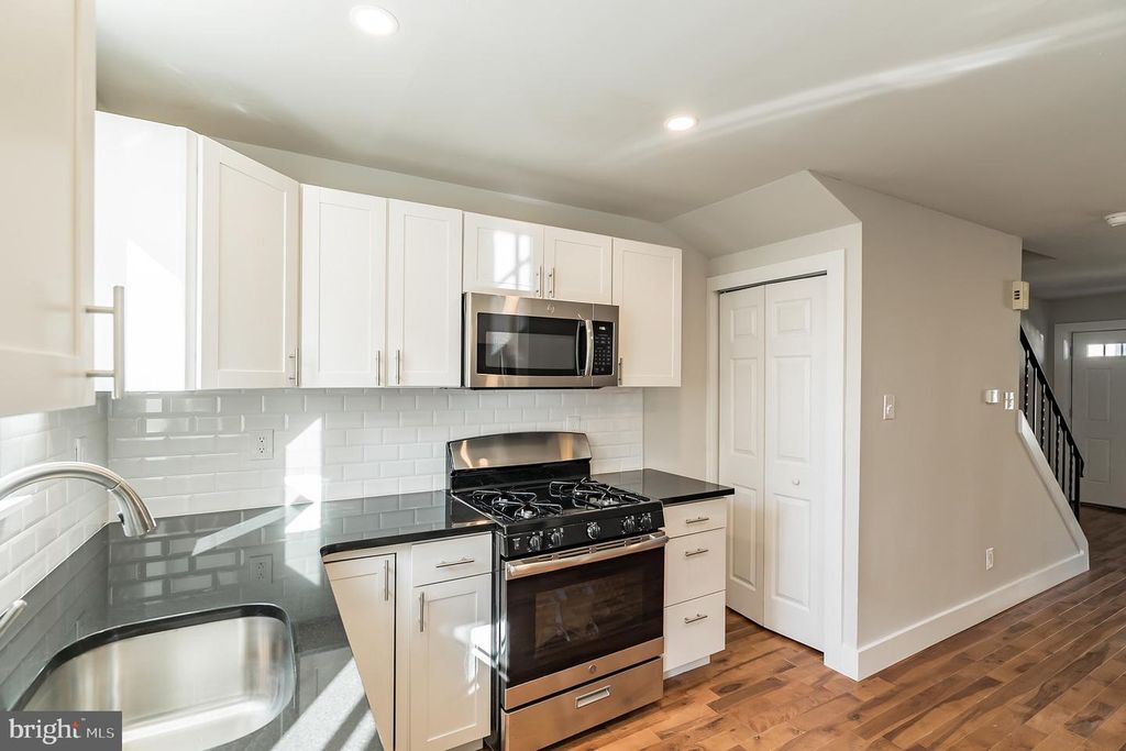 1256 S PEACH ST, Philadelphia, PA 19143